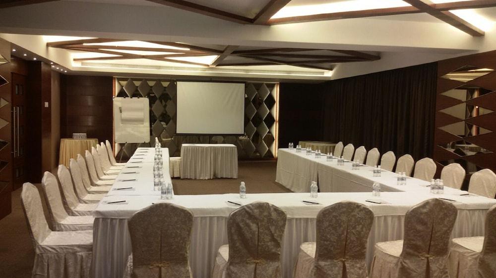 The Byke Old Anchor Beach Resort & Spa Cavelossim Bagian luar foto