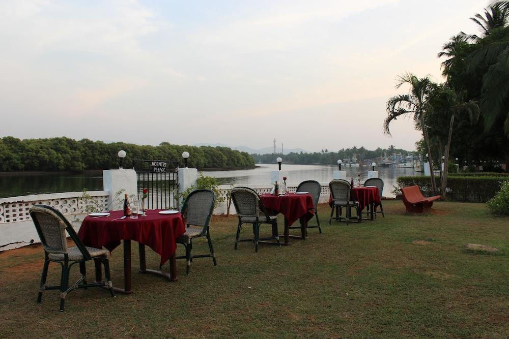 The Byke Old Anchor Beach Resort & Spa Cavelossim Bagian luar foto