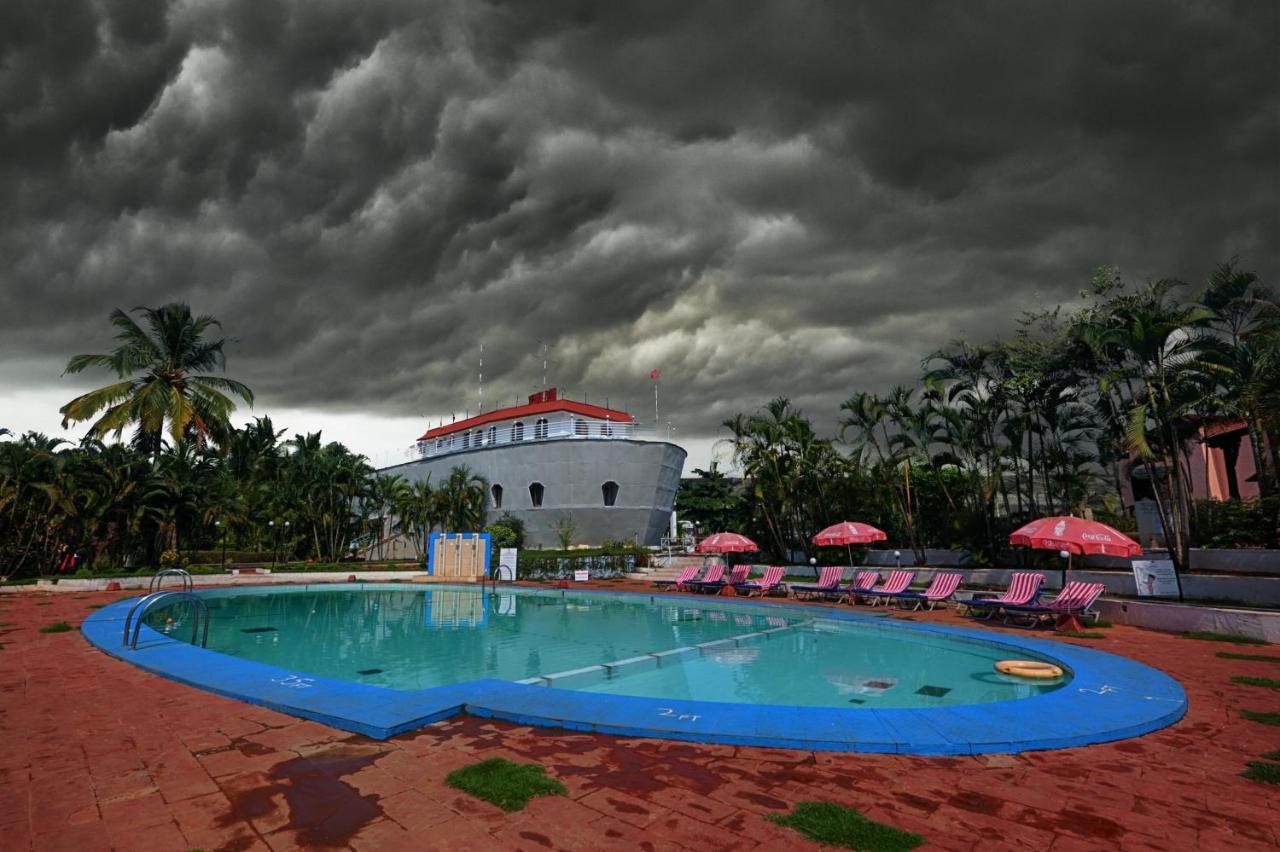 The Byke Old Anchor Beach Resort & Spa Cavelossim Bagian luar foto
